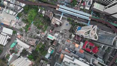 曼谷市中心的鸟瞰图。 房地产开发亚洲。 飞越曼谷和国王权力Maha Nakhon