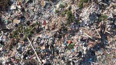 污染概念。 垃圾堆放在垃圾堆或填埋场。 环境污染。 生态问题。 在附近
