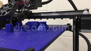3D印花机在工业车间打印物件