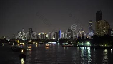 泰国曼谷市中心<strong>沿河</strong>的夜间城市交通