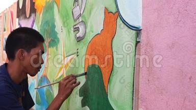 墙画家在混凝土墙上画一只猫和狗。