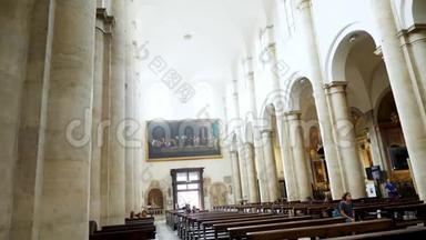 托里诺，意大利-2018年7月7日：都灵大教堂的内部，建于1470年。 是圣教堂