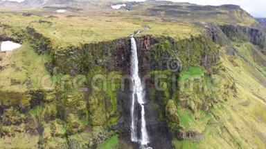 冰岛巨<strong>大</strong>瀑布的高空<strong>视角</strong>，无人机视频
