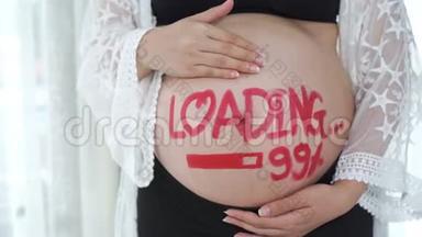 孕妇全景镜头，99%的概念画在腹部
