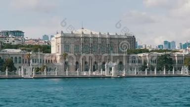 土耳其伊斯坦布尔-2019年6月11日：2019年6月11日：马尔马拉海。 从正在航行的旅游船上看到的