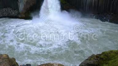 巴尔达勒河谷阿尔迪雅弗斯瀑布的夏季景观
