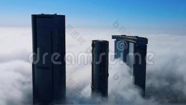 从高空俯瞰城市摩天大楼，云雾飘过阿布扎比阿里姆岛太阳和天空塔