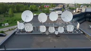 卫星发送和<strong>接收</strong>数字电视广播<strong>信号</strong>。 空中电子摄影。