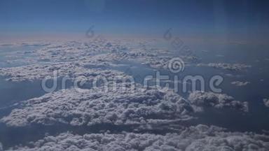 飞过云层，透过云层看风景。