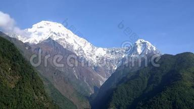 安纳普尔纳地区的<strong>喜马拉雅</strong>山景观。 安纳普尔纳和马查普查雷峰位于尼泊尔<strong>喜马拉雅</strong>山脉。