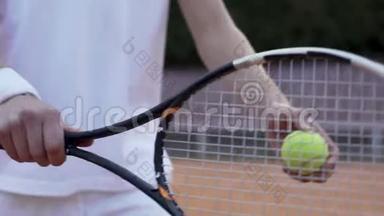 有目的的网球运动员准备发球、体育比赛、特写