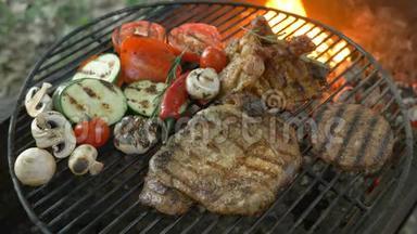 Bbq烤肉酱，t骨牛排，蔬菜，烤西红柿，蘑菇，大块牛排，牛肉，鸡肉