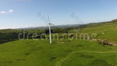 北爱尔兰<strong>一座山</strong>上风力涡轮机的空中录像
