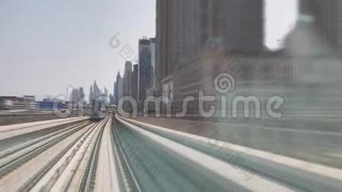 迪拜地铁是世界上最长的全自动地铁网络，全长75公里