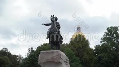 在俄罗斯圣彼得堡，被称为青铜骑士的俄罗斯皇帝彼得大帝纪念碑