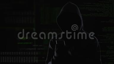 虚拟罪犯在智能手机上安装间谍软件，非法<strong>侵犯</strong>隐私
