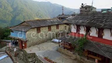 尼泊尔喜马拉雅山脉安纳普纳山脉徒步<strong>旅行路线</strong>上的典型房屋