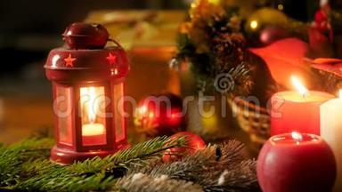 恐慌4k视频燃烧蜡烛，灯笼和圣诞花环躺在桌子上。 冬天的完美背景