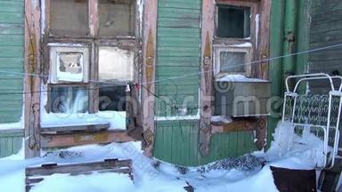 俄罗斯北部的古迪姆·阿纳代尔-1朱科特卡被遗弃的房子幽灵镇。