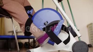 腿是踏板循环测力计作为运动健身测试在医院。