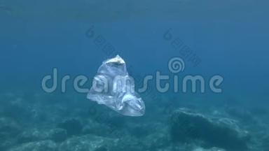 塑料污染，泡芙鱼死在<strong>塑料袋</strong>里。 废弃的透明<strong>塑料袋</strong>里面漂浮着死鱼