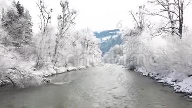 奥地利施蒂里亚恩施塔尔的恩恩斯河冬季