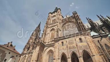 <strong>哥特式建筑</strong>和圣维特大教堂内部是布拉格最大和最重要的教堂