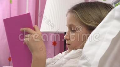 孩子在床上看书，孩子学习，女孩睡觉后在卧室学习