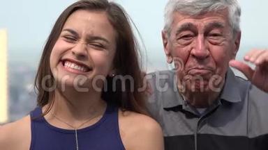 西班牙裔祖父和孙女滑稽的面孔