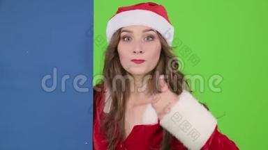 圣诞老人在一个蓝色的广告牌上看到一个手指。 绿色屏幕。 关门