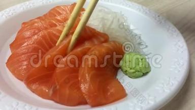 鲑鱼刺身特写，日式料理风格.