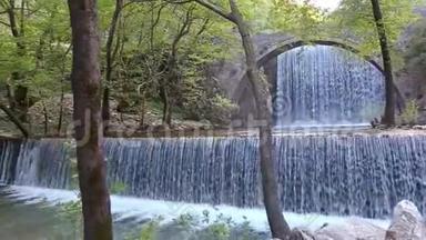 希腊特里卡拉塞萨利的帕拉伊卡里亚双瀑布