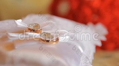 结婚戒指和结婚花束