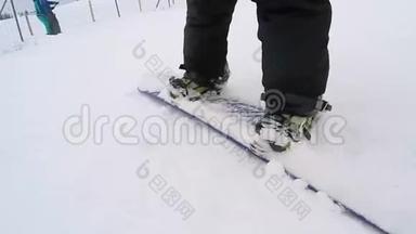 滑雪场<strong>新手</strong>滑雪板的学习