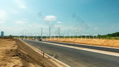 在立陶宛维尔纽斯，2016年6月2日高速公路上<strong>铺设沥青</strong>，延时