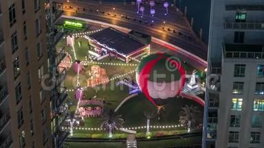 在迪拜市中心公园的气球夜间延时。