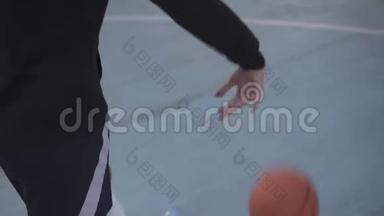 女篮球运动员训练打篮球.. 篮球运动员弹跳球。 慢动作镜头