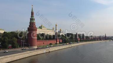 莫斯科<strong>克里姆林</strong>宫和<strong>克里姆林</strong>宫的堤岸景色，阳光明媚的九月早晨。 莫斯科