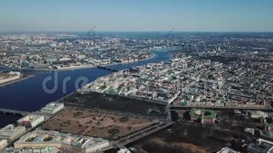鸟瞰圣彼得堡市区涅瓦河，桥梁等现代历史建筑.. 圣