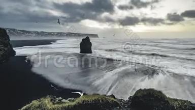 4K时间流逝电影的日出空中镜头雷尼什法哈拉在黑色海滩。 冰岛，维克