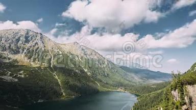 <strong>波兰</strong>塔特拉国家公园。 著名的山岳湖莫尔斯基奥科或海眼湖在夏天。 美丽的顶级景观