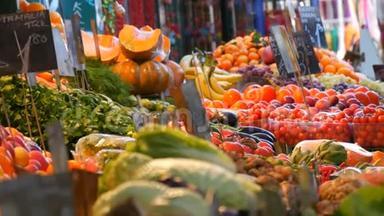 大城市的<strong>菜市场</strong>.. 各种蔬菜和水果的巨大选择。 健康新鲜有机纯素食品