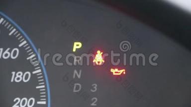 闪烁的<strong>安全带</strong>标志灯与数字，作用齿轮停车，和润滑剂。