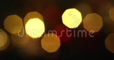 抽象模糊的圣诞节灯光博克背景。 4K. 闪烁的圣诞树灯闪烁。 冬季假期