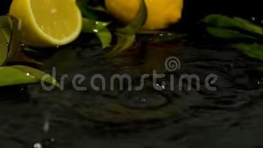新鲜水果柠檬片水滴水面慢动作视频