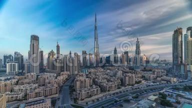 迪拜市中心的天际线在日出期间随着<strong>哈利</strong>法塔和其他塔的时间推移，从迪拜的顶部俯瞰全景