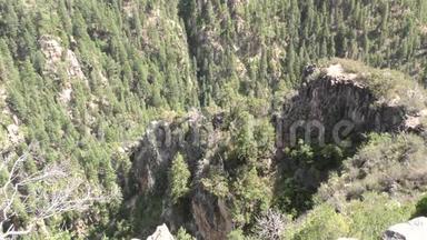 亚利桑那州，橡树溪峡谷，俯瞰橡树溪峡谷与岩石