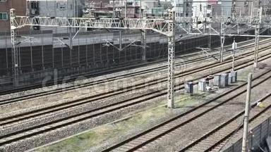 时光流逝。 <strong>火车经过</strong>Rails，在韩国首尔市。