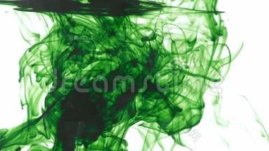 水族箱中的绿水波浪缓慢运动.. 抽象背景。
