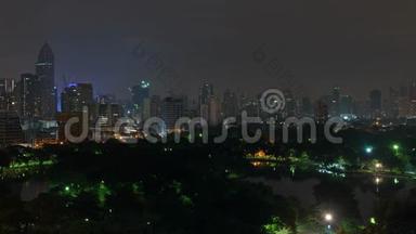 泰国曼谷市兰皮尼公园<strong>每天</strong>晚上开放